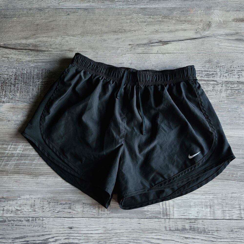 (L) Nike shorts